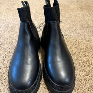 Steve Madden Black Ankle Booties. These are a girls size 4 but will fit size 6.